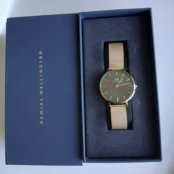 ⌚️Daniel Wellington "Petite Emerald" Watch✨️ - Picture 1 of 3
